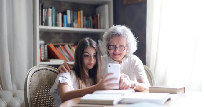 高齢者の母に持たせるiPhoneはどれが良い？